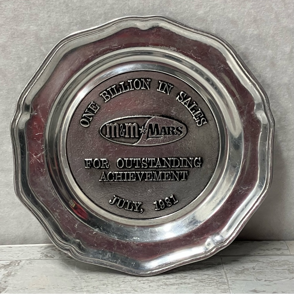 1981 Mars BILLION SALES M&M’s Candy Award Medal Twix Snickers Milky Way Trophy